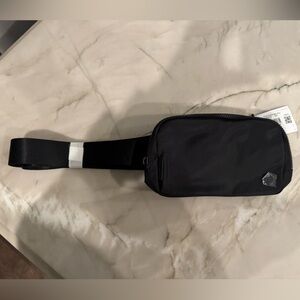 NWT Lululemon Everywhere Belt Bag- Black